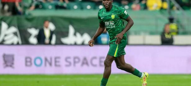 三亿体育体育课程-国安客场战平恒大，表现稳健保持不败