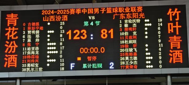 三亿体育体育网址-客场作战获得胜利，球队士气高涨