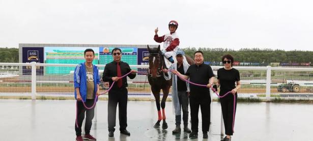 三亿体育体育app-马赛主场取胜，连续胜利助力冠军梦