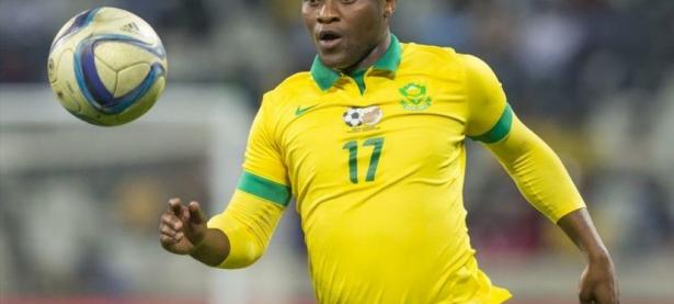 三亿体育体育在线-南非足球队斩获胜利，冲刺冠军之路