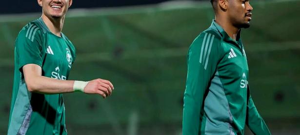 三亿体育体育下载-沙特阿拉伯队在大赛中崭露头角，赢得冠军