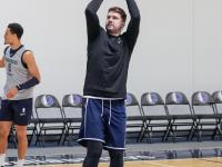 三亿体育体育亚洲官网-NBA球队备战总决赛，独行侠队斗志昂扬