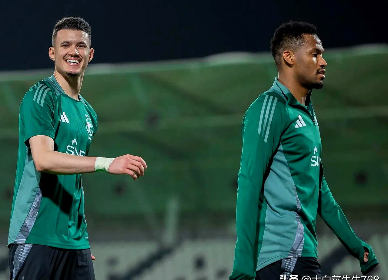 沙特阿拉伯队在大赛中崭露头角,赢得冠军 沙特阿拉伯队在大赛中崭露头角,赢得冠军