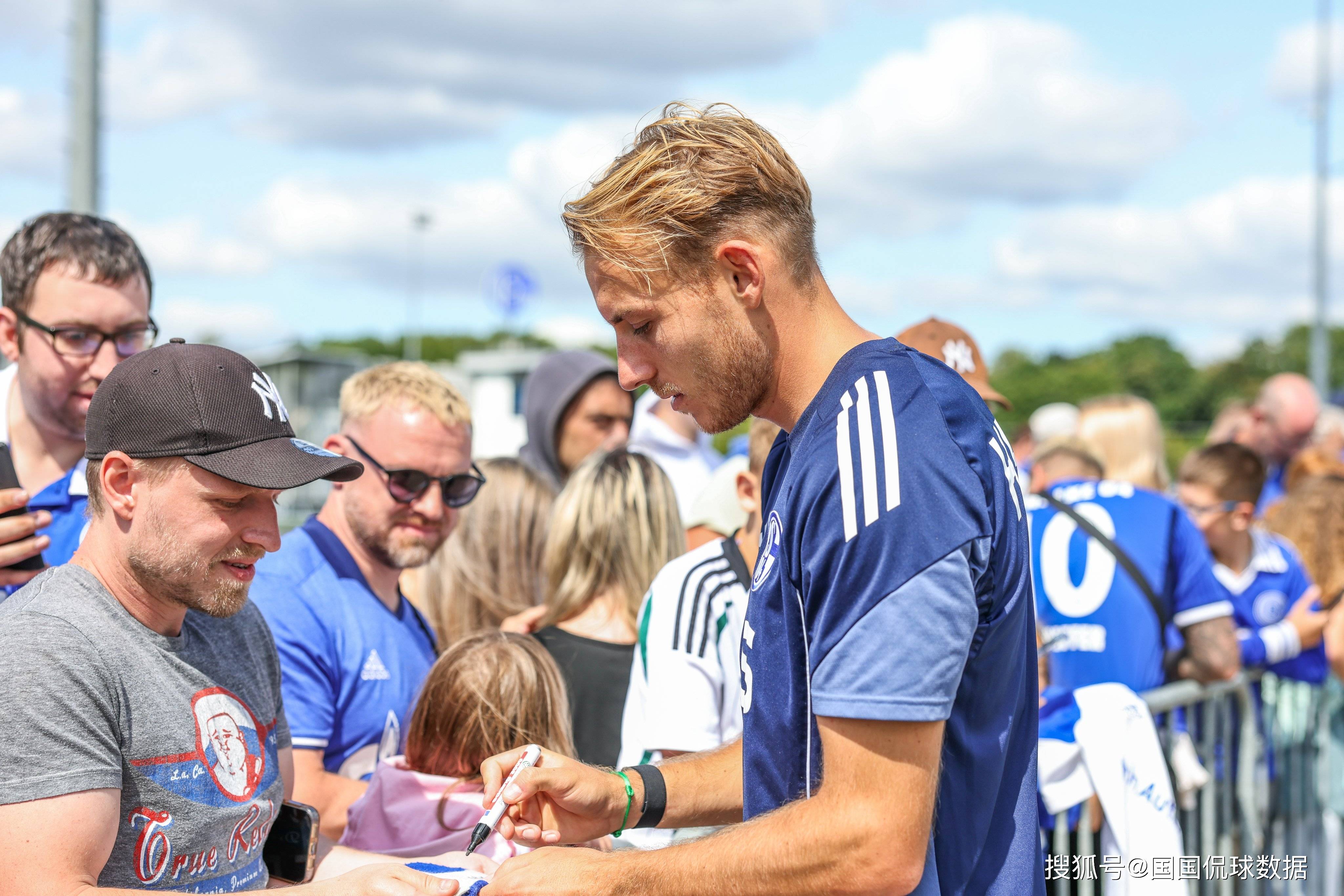 包含沙尔克球员现实状态出色,有望创造佳绩的词条 包含沙尔克球员现实状态出色,有望创造佳绩的词条