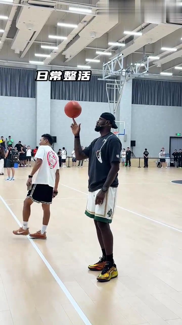 大卫-詹姆斯再次带领球队逆袭取胜,展现领袖风范的简单介绍 大卫-詹姆斯再次带领球队逆袭取胜,展现领袖风范的简单介绍