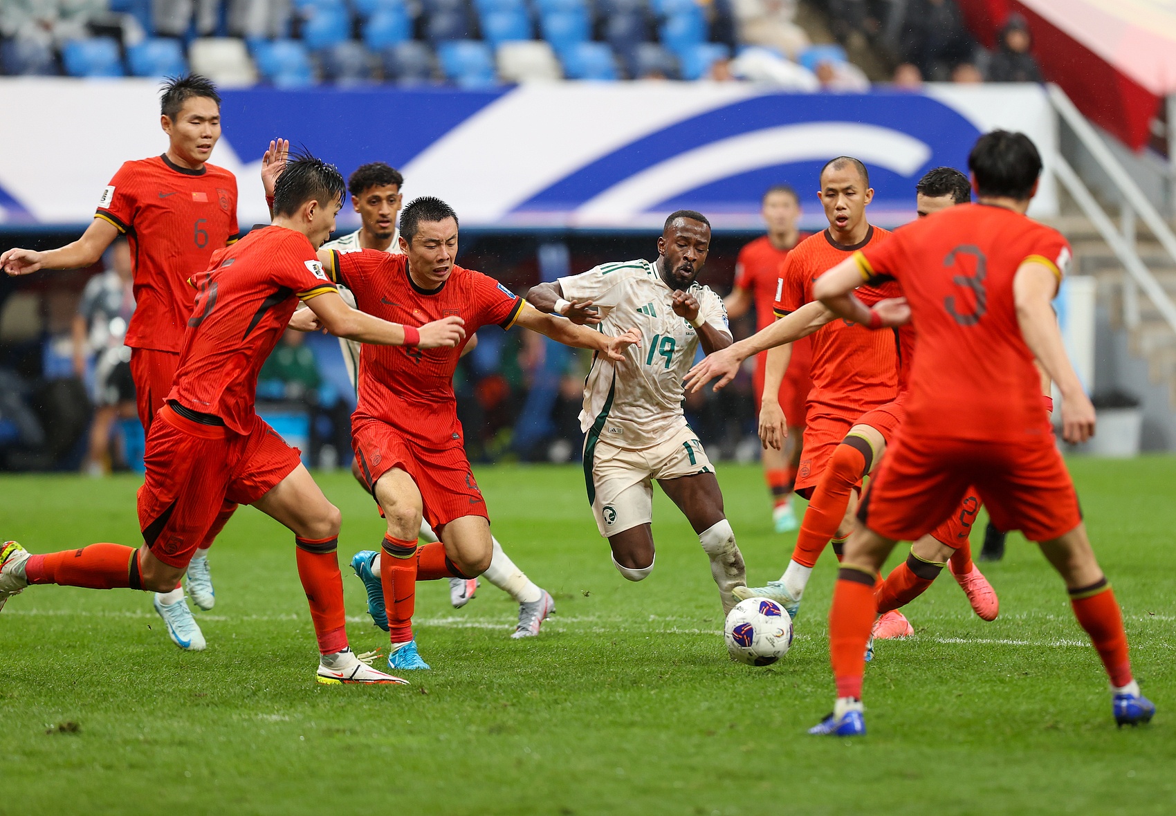 东南亚队众将出色,抢眼比赛中 东南亚队众将出色,抢眼比赛中