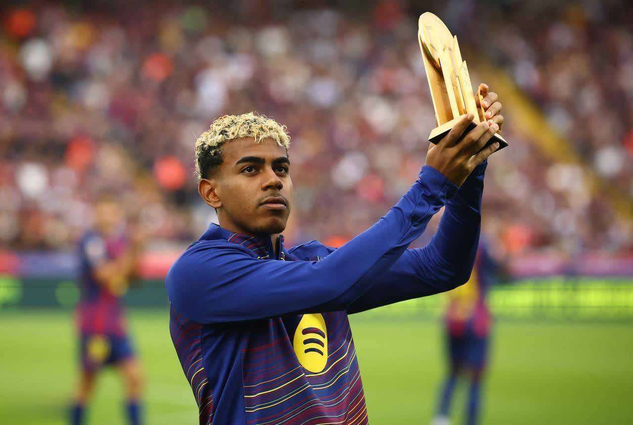 皇马逆转巴萨登顶西甲榜首,梅西怒批裁判失误导致比赛失利 皇马逆转巴萨登顶西甲榜首,梅西怒批裁判失误导致比赛失利