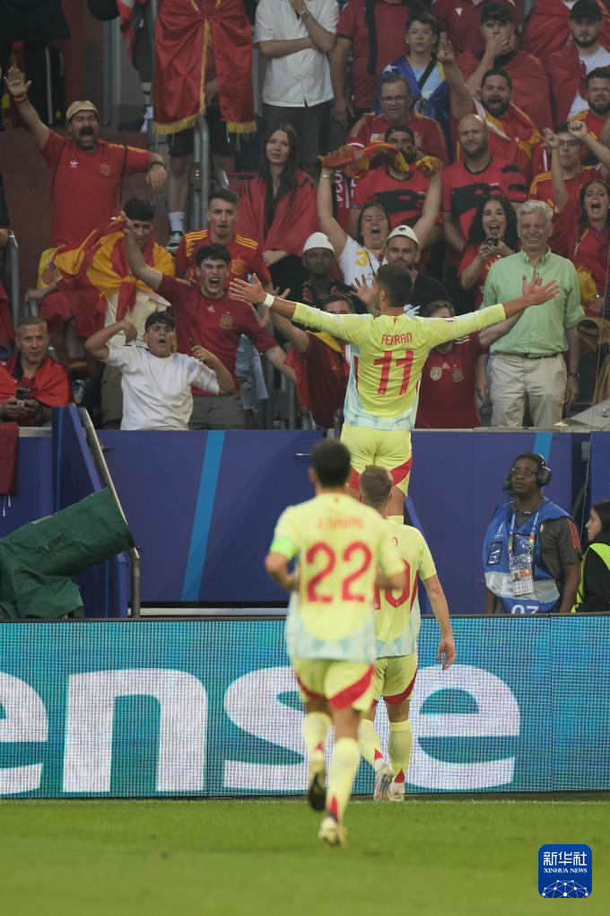 阿尔巴尼亚队在欧洲杯资格赛中获得胜利 阿尔巴尼亚队在欧洲杯资格赛中获得胜利