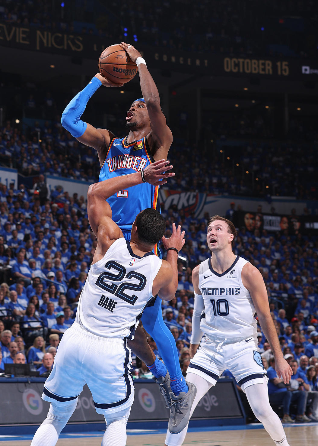 俄克拉荷马雷霆队勇夺连胜,篮球战绩飙升高居榜首的简单介绍 俄克拉荷马雷霆队勇夺连胜,篮球战绩飙升高居榜首的简单介绍