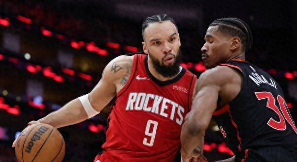 火箭主场大胜猛龙,结束连败 火箭主场大胜猛龙,结束连败