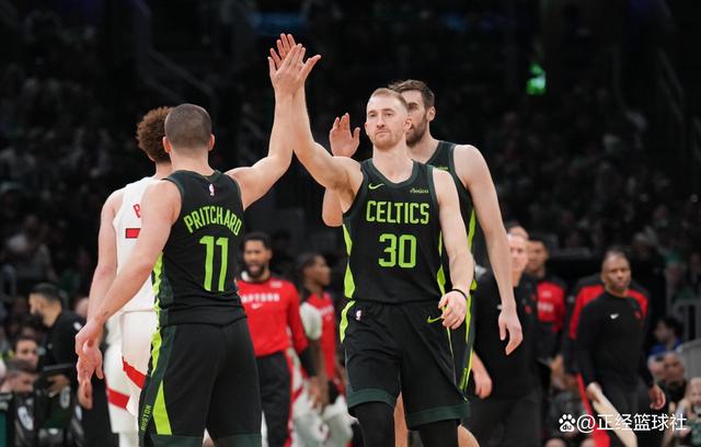 猛龙惊险战胜凯尔特人,登顶东部 猛龙惊险战胜凯尔特人,登顶东部