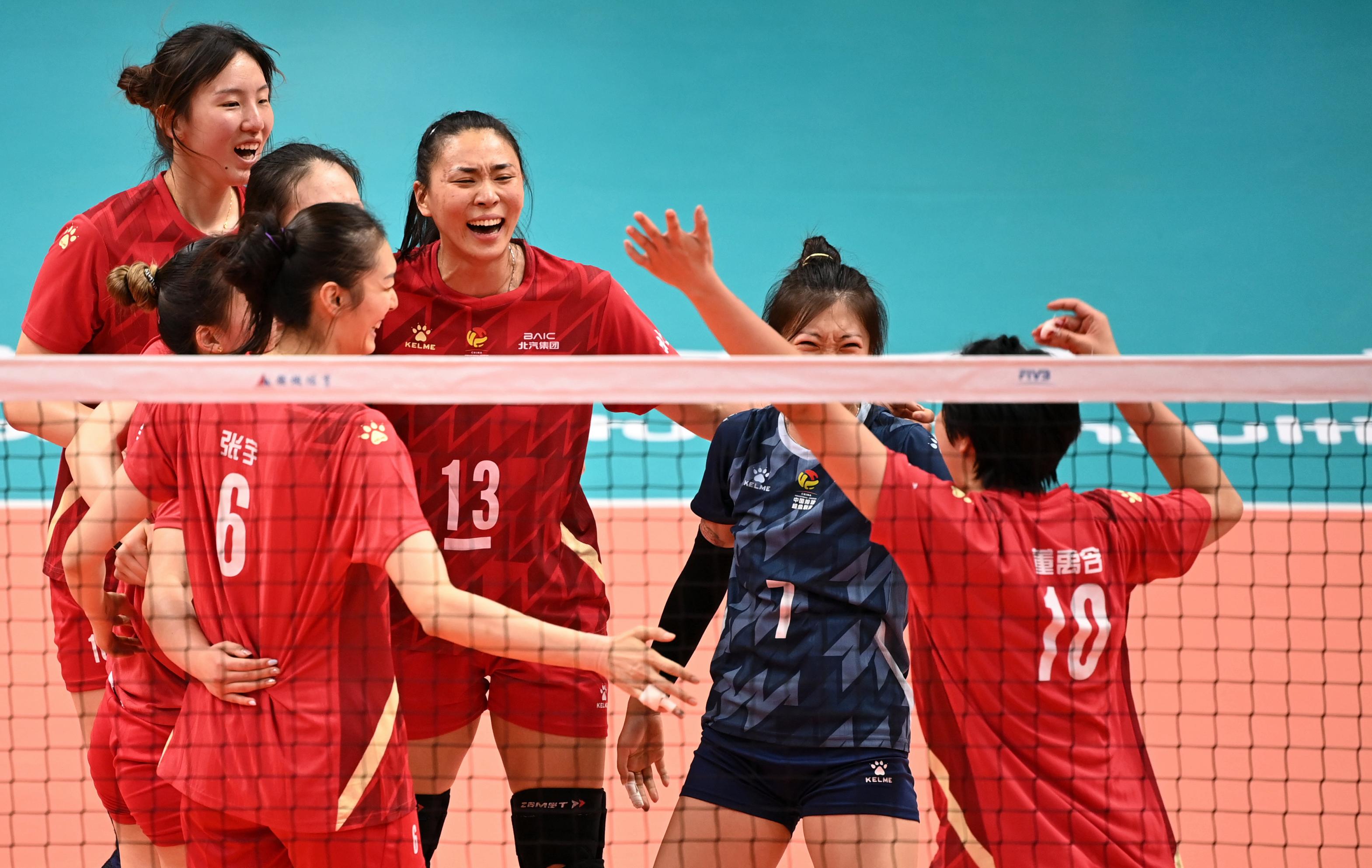 关键时刻球员挺身而出,为球队锁定胜利的简单介绍 关键时刻球员挺身而出,为球队锁定胜利的简单介绍