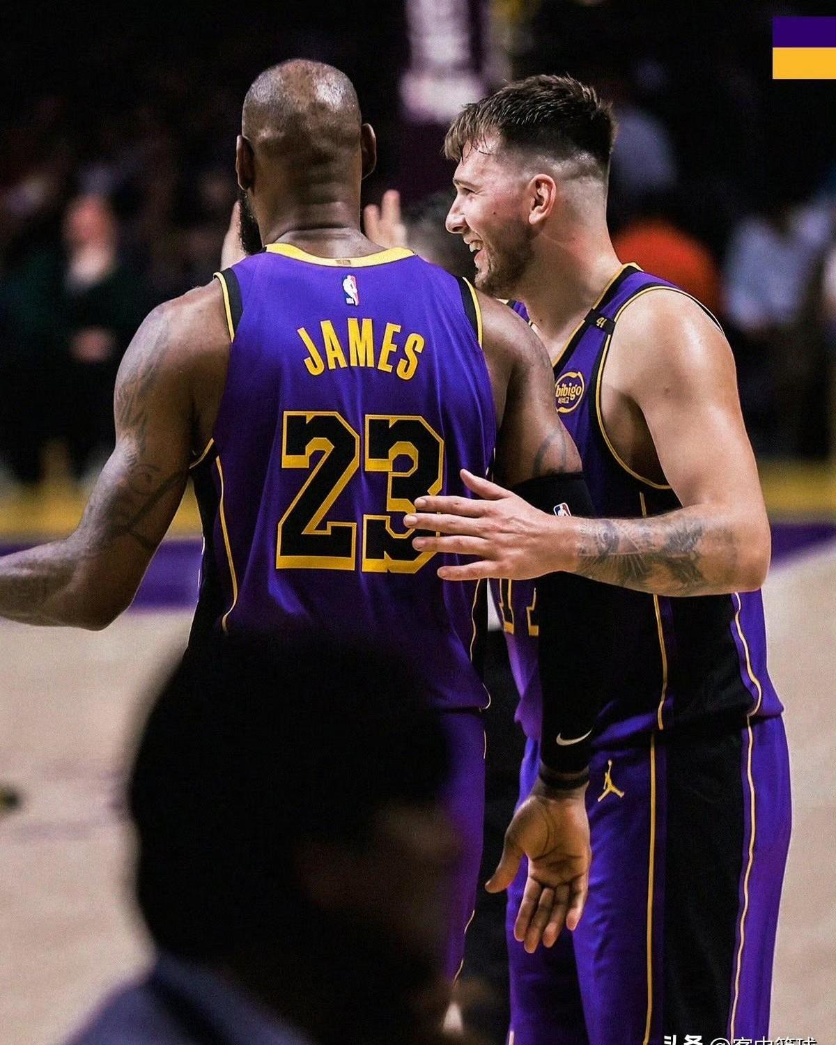 斯旺西城客场获胜,詹姆斯传射带领球队 斯旺西城客场获胜,詹姆斯传射带领球队